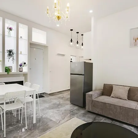 Sublime 2 Bedroom Flat In *