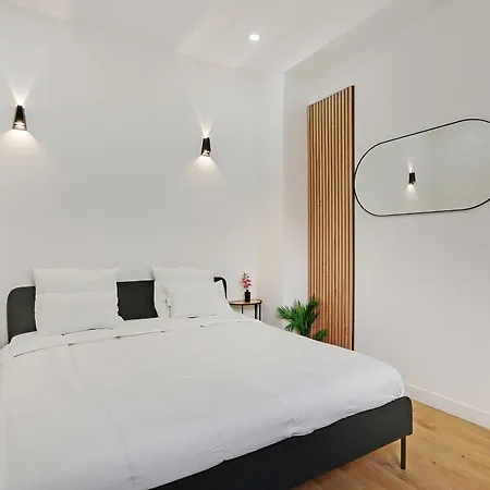 Sublime 2 Bedroom Flat In *